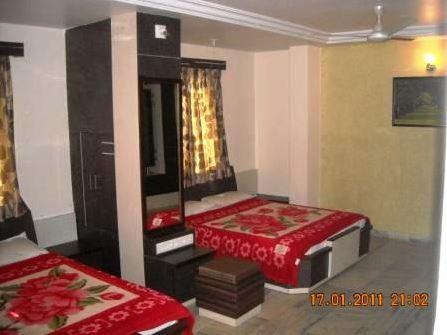 Hotel Asopalav Ambaji Bagian luar foto